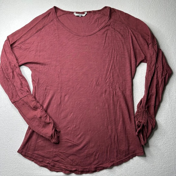 BKE Boutique Tops - BKE Boutique Women  Medium Red Textured Sleeve Detail Long Sleeve Top Shirt